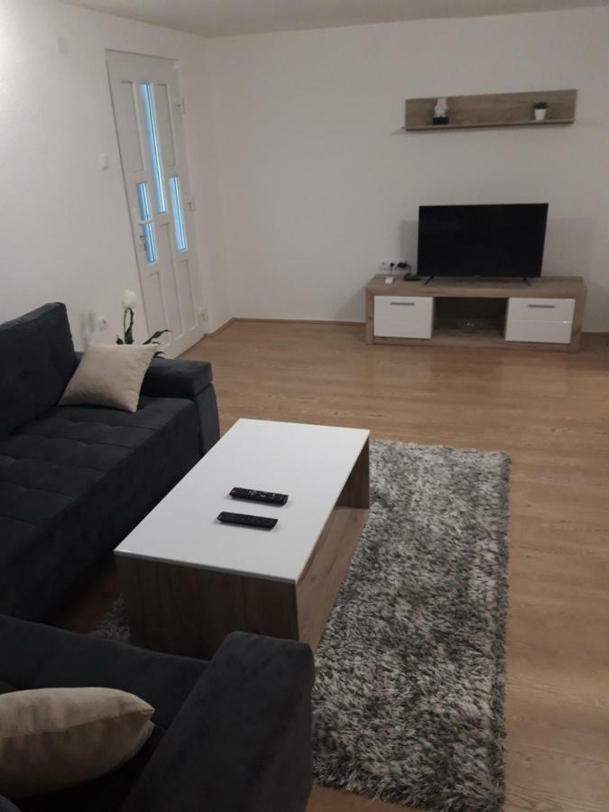 טרביניה Apartman Milos מראה חיצוני תמונה